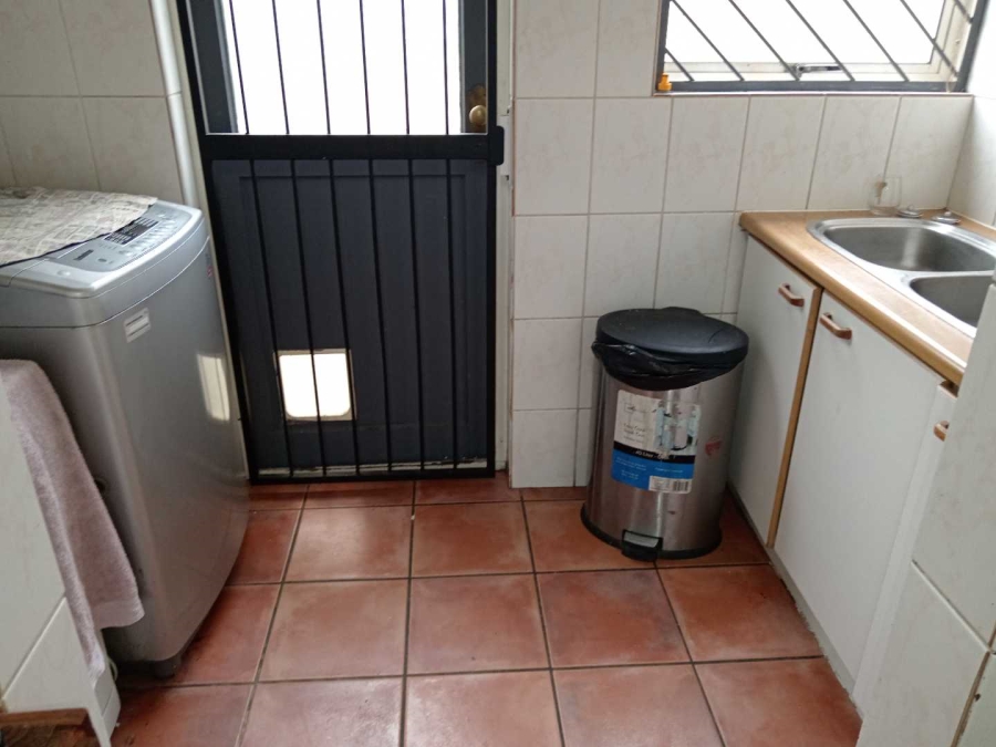 To Let 3 Bedroom Property for Rent in Protea Heights Western Cape